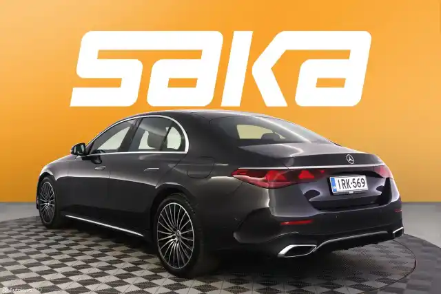 Harmaa Sedan, Mercedes-Benz E – IRK-569