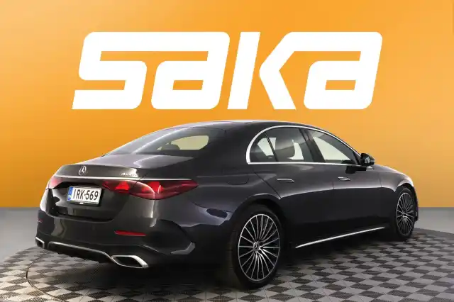 Harmaa Sedan, Mercedes-Benz E – IRK-569