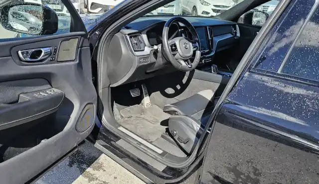 Musta Maastoauto, Volvo XC60 – IRL-388