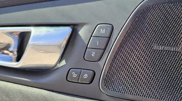 Musta Maastoauto, Volvo XC60 – IRL-388
