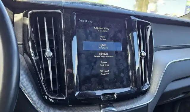 Musta Maastoauto, Volvo XC60 – IRL-388
