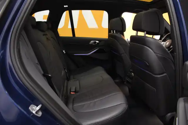 Sininen Maastoauto, BMW X5 – IRM-792