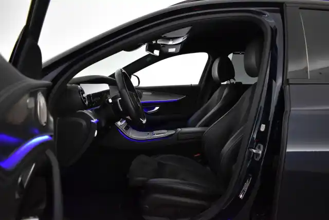 Sininen Farmari, Mercedes-Benz E – IRN-606