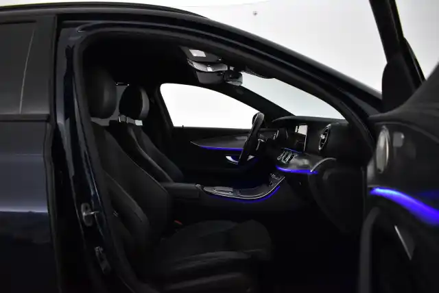 Sininen Farmari, Mercedes-Benz E – IRN-606