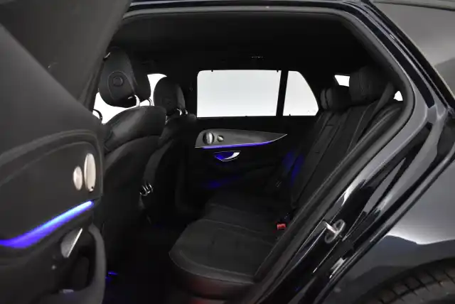 Sininen Farmari, Mercedes-Benz E – IRN-606
