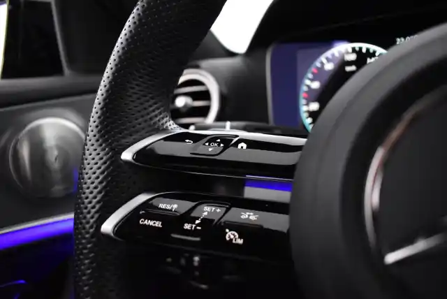 Sininen Farmari, Mercedes-Benz E – IRN-606