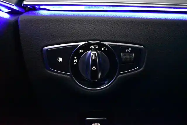 Sininen Farmari, Mercedes-Benz E – IRN-606