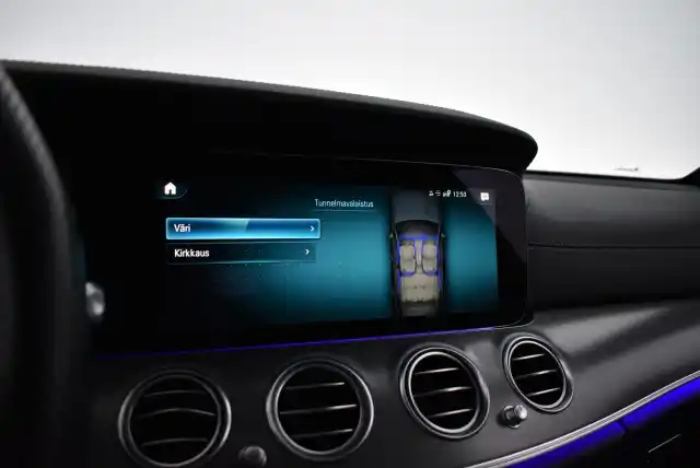 Sininen Farmari, Mercedes-Benz E – IRN-606