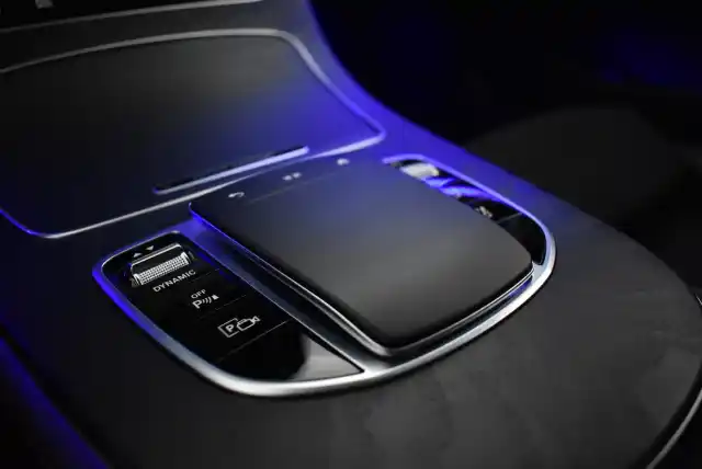 Sininen Farmari, Mercedes-Benz E – IRN-606