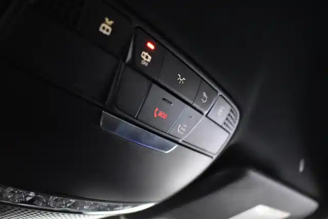 Sininen Farmari, Mercedes-Benz E – IRN-606