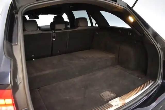 Sininen Farmari, Mercedes-Benz E – IRN-606