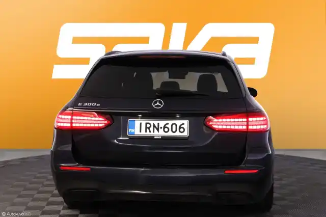 Sininen Farmari, Mercedes-Benz E – IRN-606