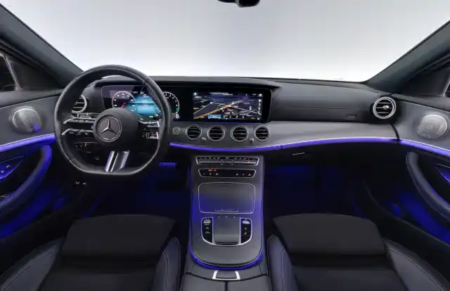 Sininen Farmari, Mercedes-Benz E – IRN-606