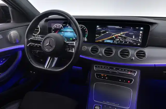 Sininen Farmari, Mercedes-Benz E – IRN-606