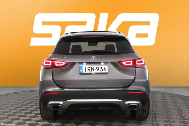Harmaa Maastoauto, Mercedes-Benz GLA – IRN-934