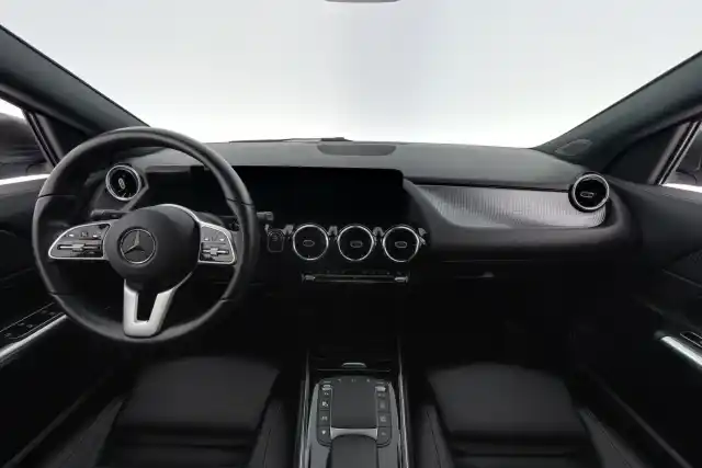 Harmaa Maastoauto, Mercedes-Benz GLA – IRN-934