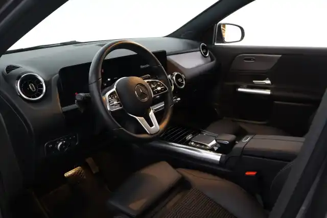 Harmaa Maastoauto, Mercedes-Benz GLA – IRN-934