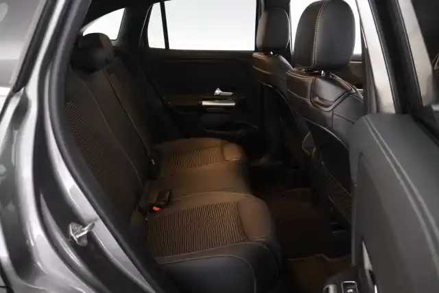 Harmaa Maastoauto, Mercedes-Benz GLA – IRN-934