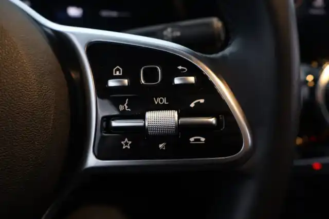 Harmaa Maastoauto, Mercedes-Benz GLA – IRN-934