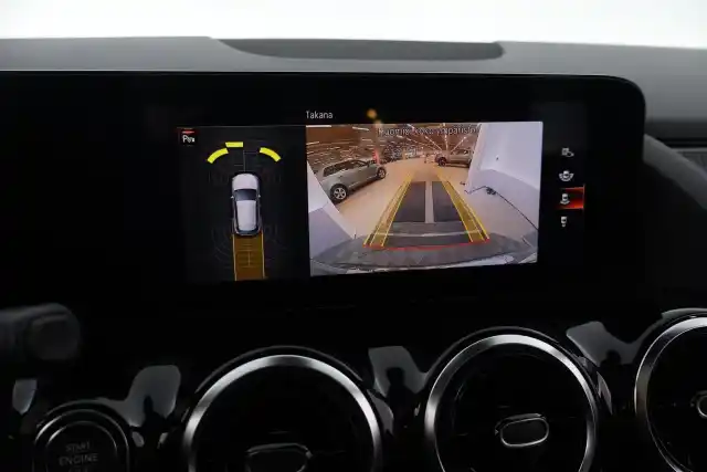 Harmaa Maastoauto, Mercedes-Benz GLA – IRN-934