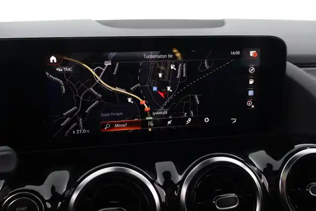 Harmaa Maastoauto, Mercedes-Benz GLA – IRN-934