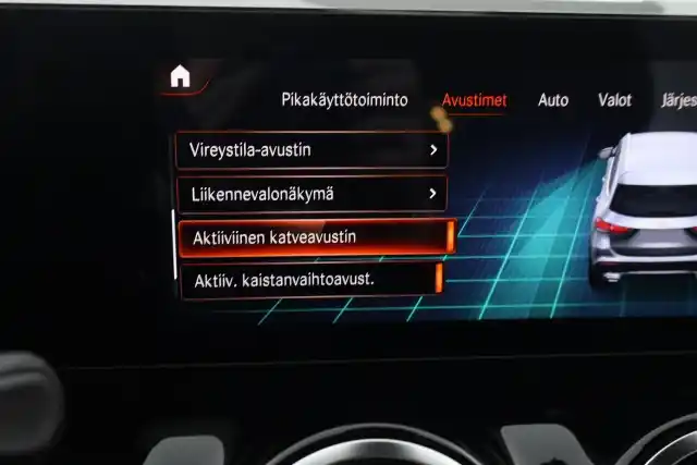 Harmaa Maastoauto, Mercedes-Benz GLA – IRN-934