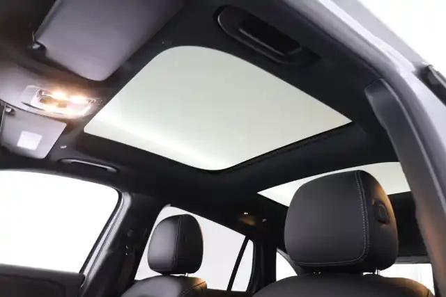Harmaa Maastoauto, Mercedes-Benz GLA – IRN-934