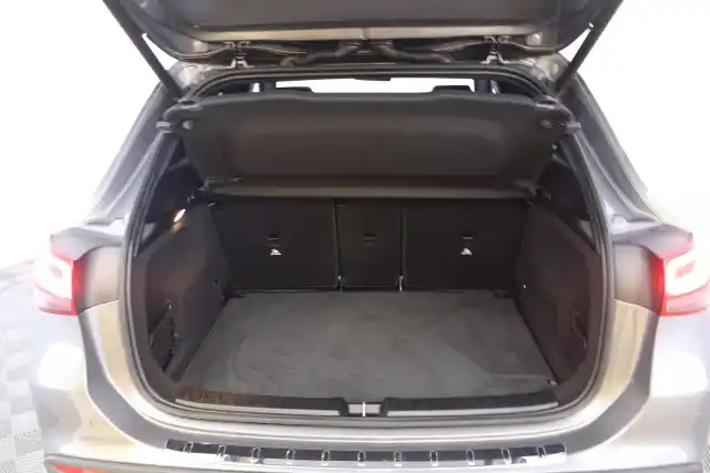 Harmaa Maastoauto, Mercedes-Benz GLA – IRN-934