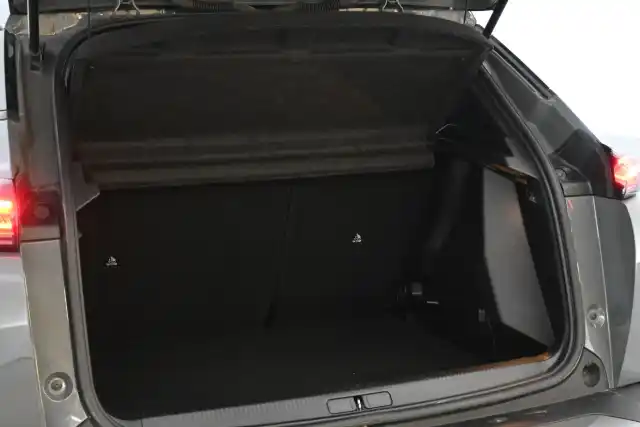 Harmaa Maastoauto, Peugeot e-2008 – IRO-180