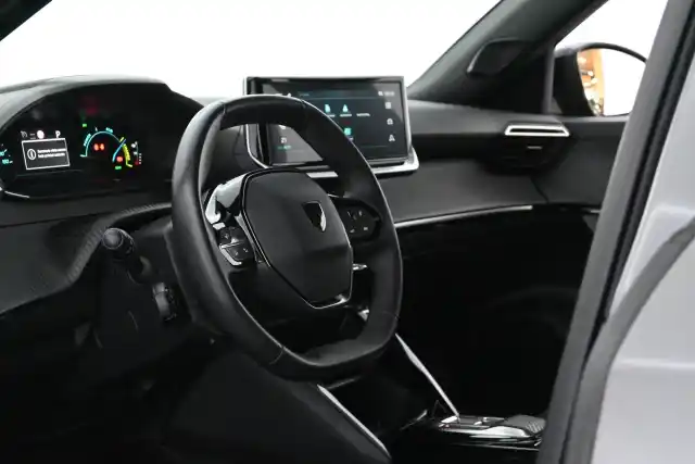 Harmaa Maastoauto, Peugeot e-2008 – IRO-180