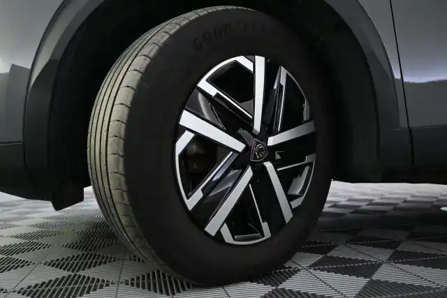 Harmaa Maastoauto, Peugeot e-2008 – IRO-180