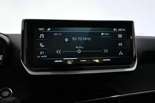Harmaa Maastoauto, Peugeot e-2008 – IRO-180