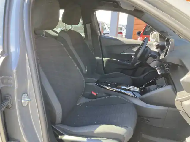 Harmaa Maastoauto, Peugeot e-2008 – IRO-180