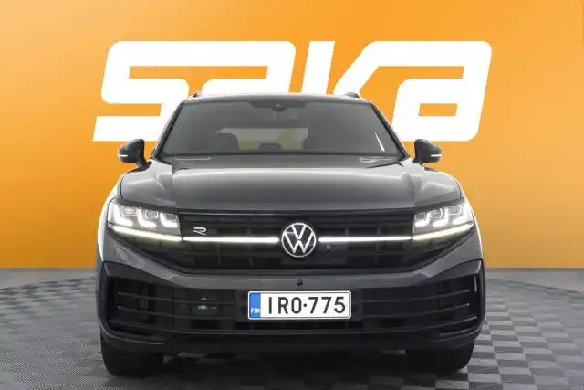 Harmaa Maastoauto, Volkswagen Touareg – IRO-775