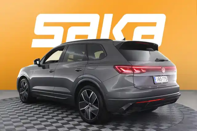 Harmaa Maastoauto, Volkswagen Touareg – IRO-775