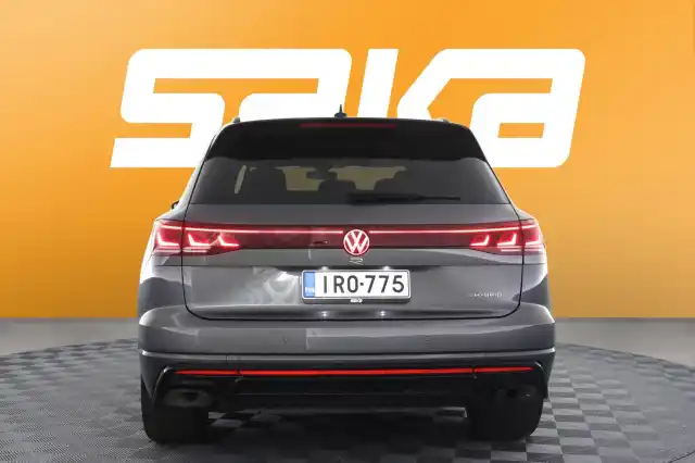 Harmaa Maastoauto, Volkswagen Touareg – IRO-775
