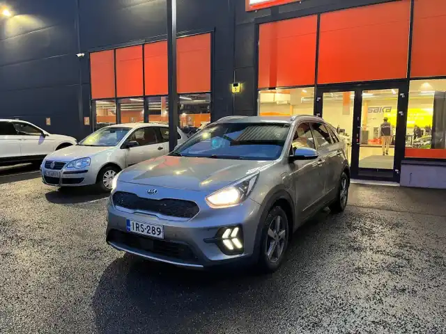 Harmaa Maastoauto, Kia NIRO – IRS-289