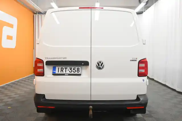 Valkoinen Pakettiauto, Volkswagen Transporter – IRT-358