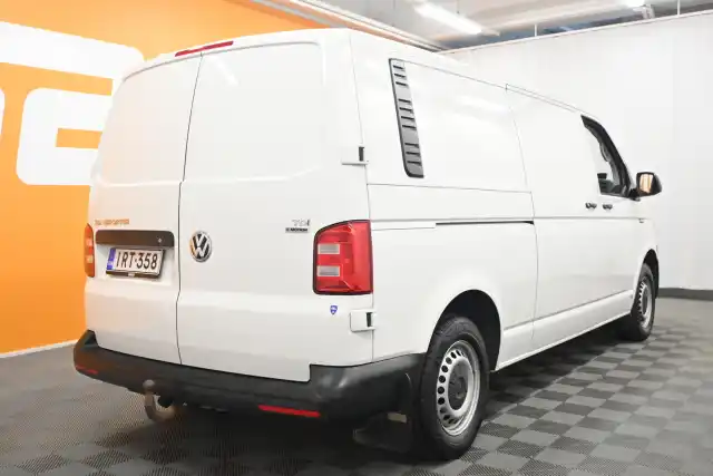 Valkoinen Pakettiauto, Volkswagen Transporter – IRT-358