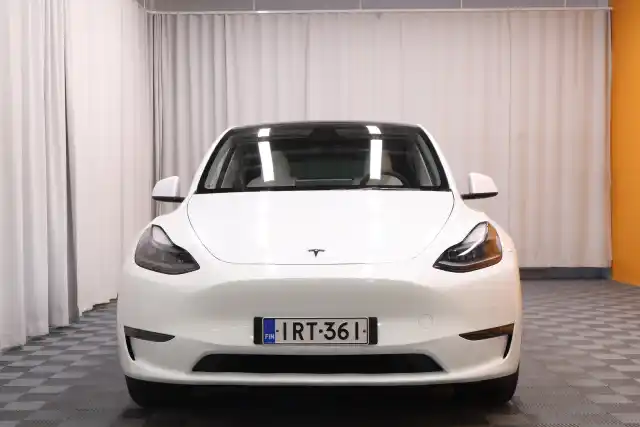 Valkoinen Maastoauto, Tesla Model Y – IRT-361