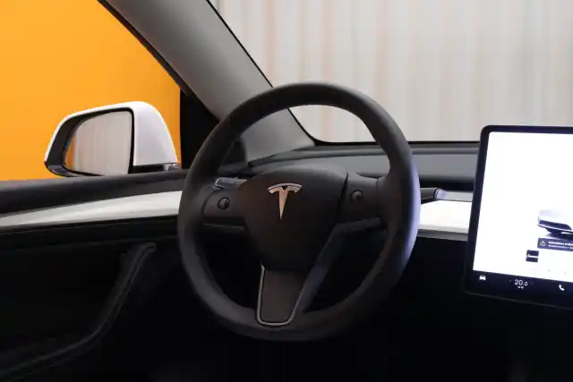 Valkoinen Maastoauto, Tesla Model Y – IRT-361