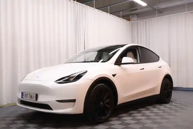 Valkoinen Maastoauto, Tesla Model Y – IRT-361