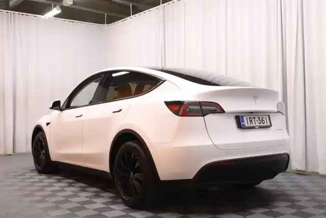 Valkoinen Maastoauto, Tesla Model Y – IRT-361