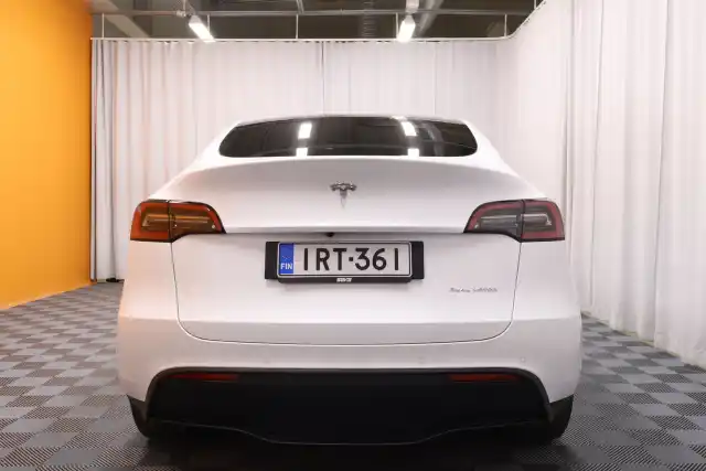 Valkoinen Maastoauto, Tesla Model Y – IRT-361