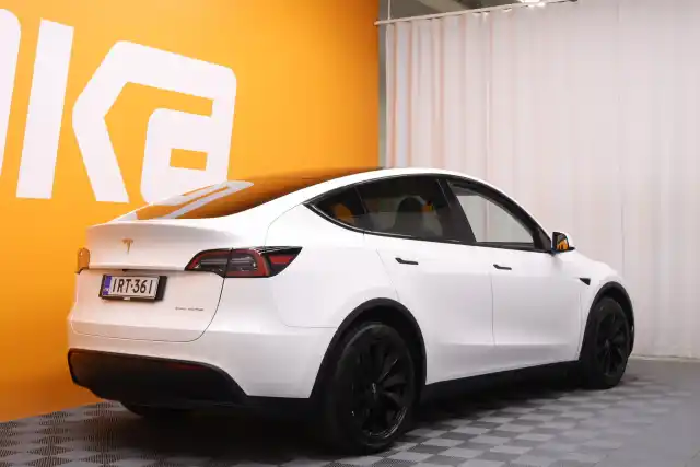 Valkoinen Maastoauto, Tesla Model Y – IRT-361