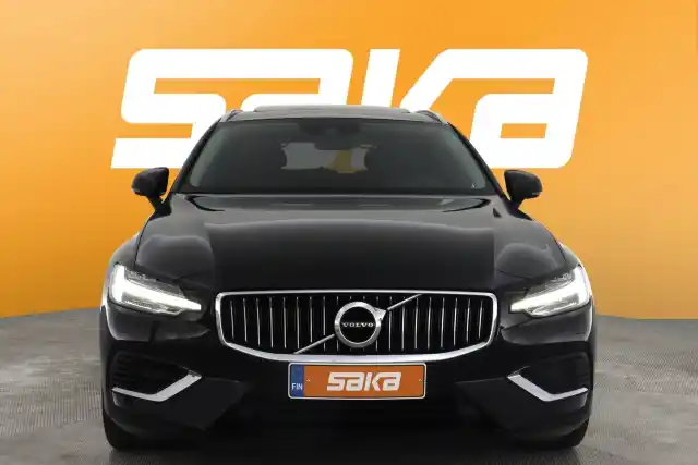 Musta Farmari, Volvo V60 – IRU-435