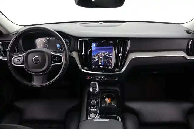 Musta Farmari, Volvo V60 – IRU-435