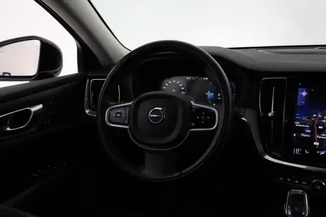 Musta Farmari, Volvo V60 – IRU-435