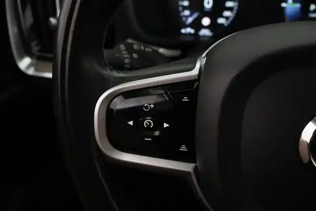 Musta Farmari, Volvo V60 – IRU-435