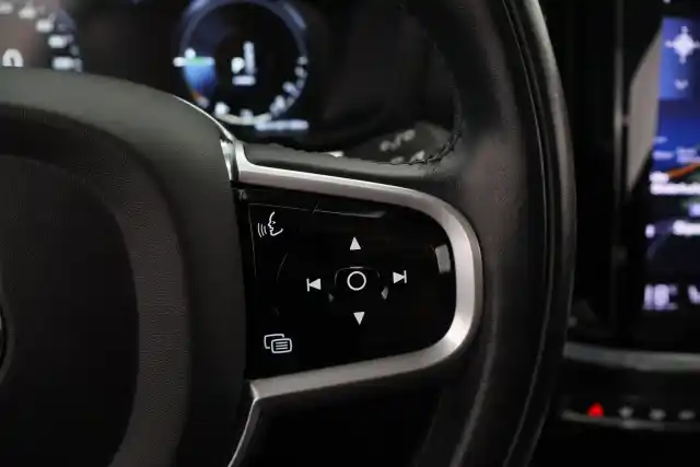 Musta Farmari, Volvo V60 – IRU-435